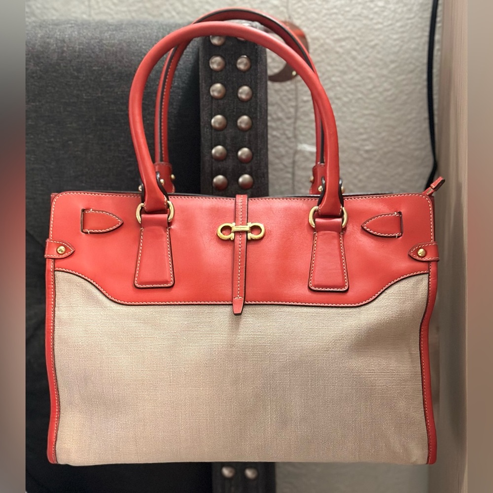 Last Price - No Offer ( Salvatore Ferragamo Gina Tote  👜💯 authentic )